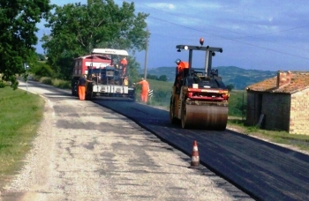 Asfaltature e sfalcio erba sulle strade provinciali