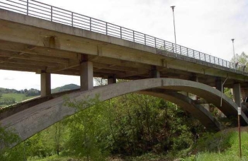 Chiuso al traffico il “Ponte dei conciatori” di Urbania, c’è il rischio di ulteriori cedimenti