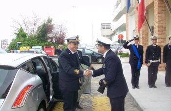 L'Ammiraglio Direttore Marittimo delle Marche in visita alla Guardia Costiera di Pesaro