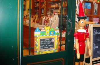 Sabato 19 settembre la libreria “Le foglie d’oro” si sposta con Pinocchio, il gatto e tutti i suoi libri