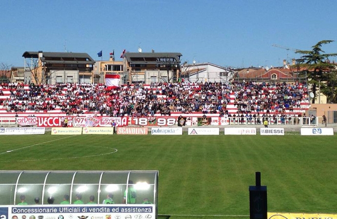 Avanti Vis! i biancorossi battono Castelfidardo 3 a 0 davanti a un caloroso 