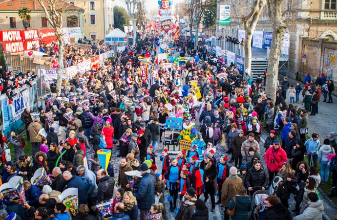 Fano, il popolo del Carnevale in massa alle urne