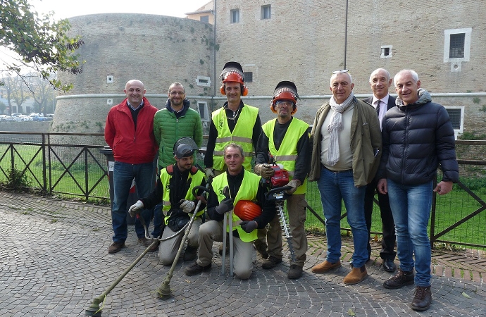 Ricci ringrazia i 'cantonieri di quartiere': «Un servizio nobile per il decoro della città»